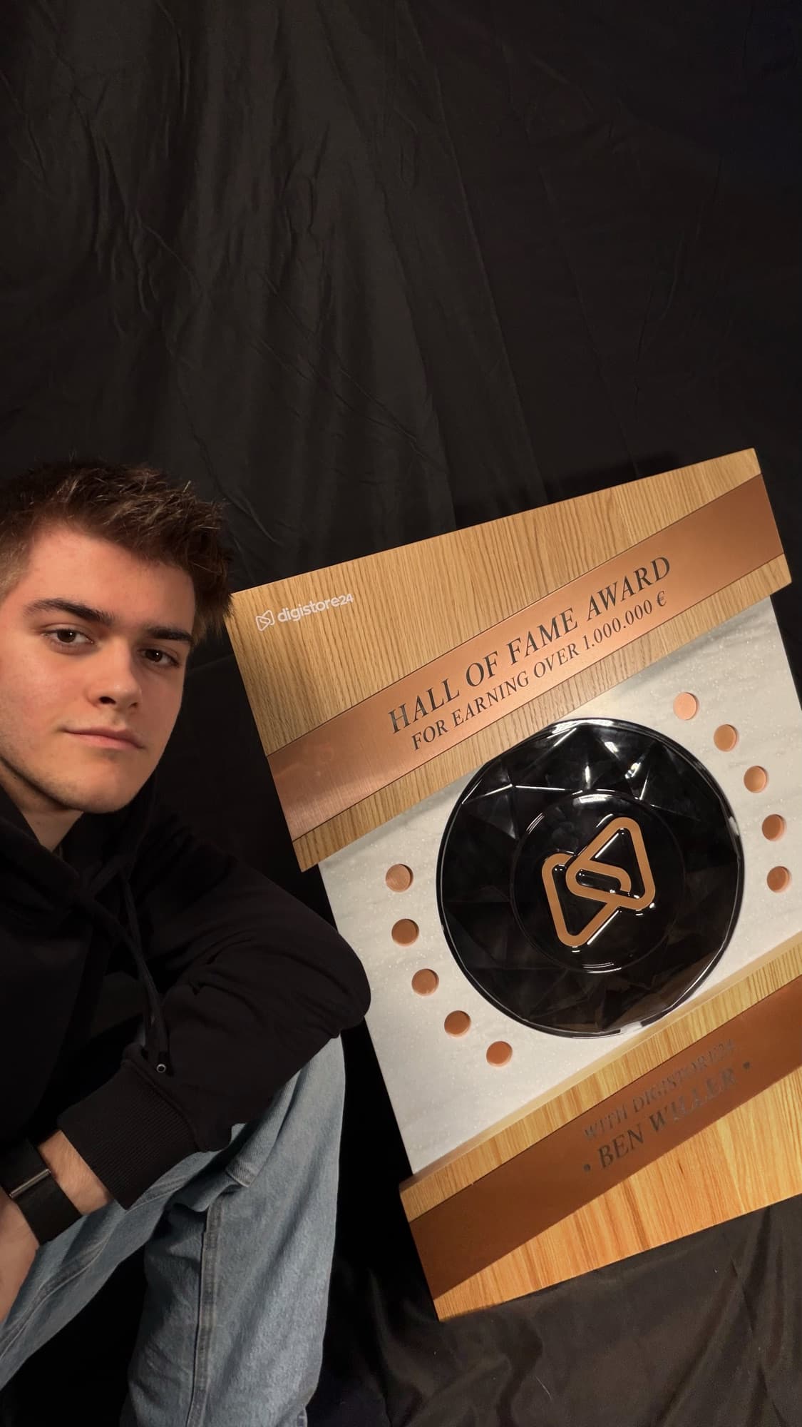 Der Award mit der Gravur „for earning over 1.000.000 €“. Foto: privat