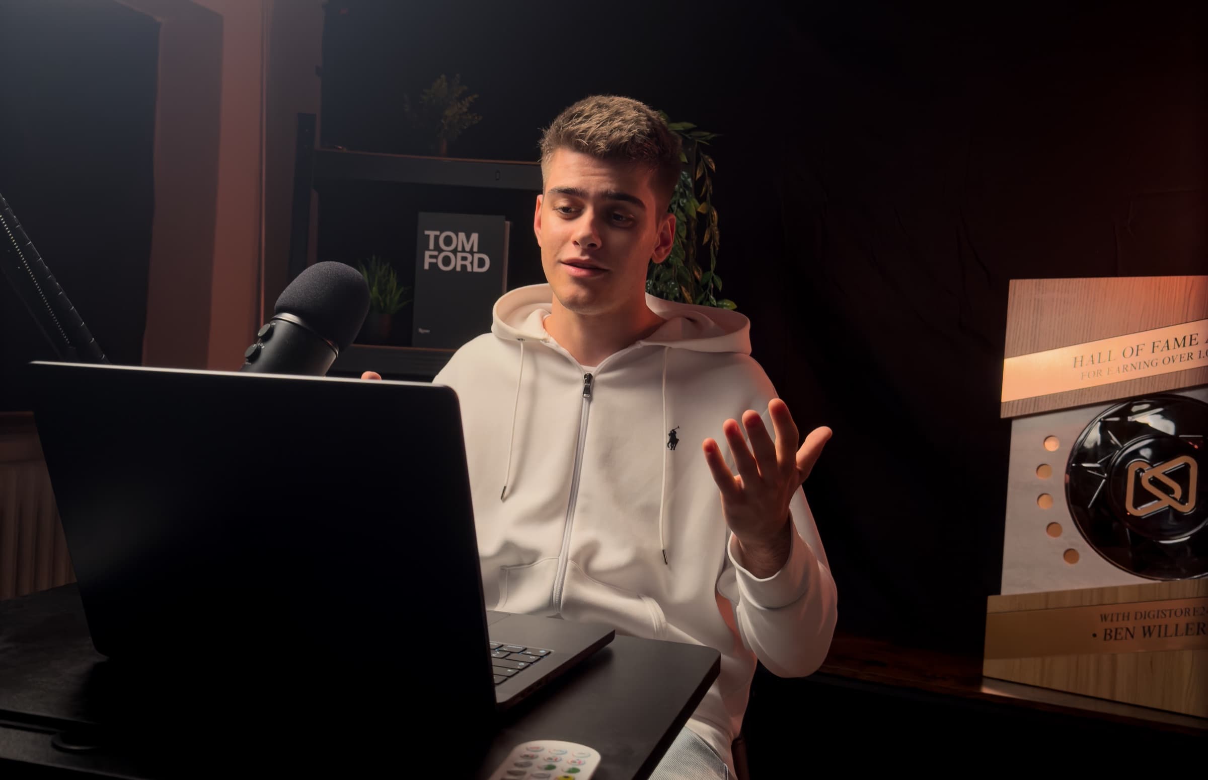 Ben Willer bei der Videoaufnahme in seinem Studio. Foto: privat